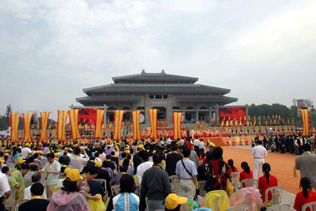 Public worship ceremony at the Great Temple of Yandi Shennong, in Suizhou, Hubei.